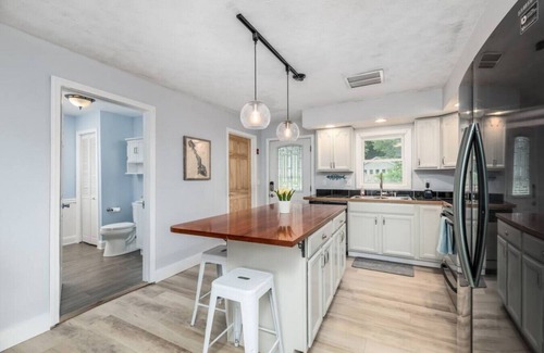 Old Town House | Serene & Cozy Lakefront Get Away