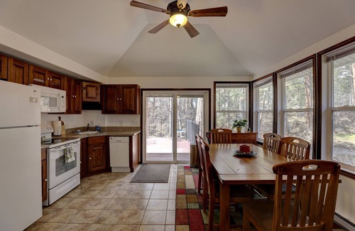 Saddlestring House | Serene Creek Side Cottage Retreat