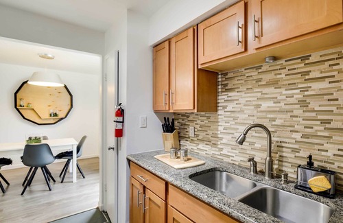 Knox - Henderson Condo | Serene Dallas Condo w/Pool - Walkable Location!