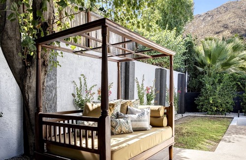 The Mesa House | Serene Desert Getaway