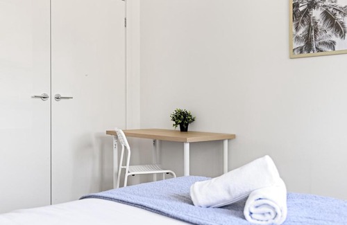 Panania House | Serene Double Room in Panania - Close to Stations & Shops - Shared Bathroom