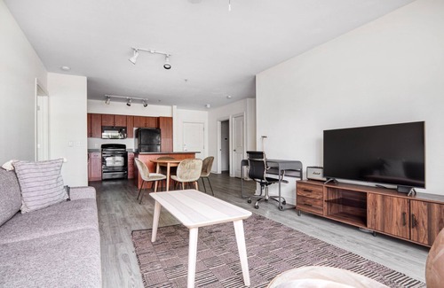 West Bellevue Apartment | Serene Downtown Bellevue 2BR w/W/D & Storage, near Shops, by Blueground