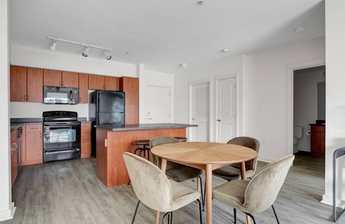 West Bellevue Apartment | Serene Downtown Bellevue 2BR w/W/D & Storage, near Shops, by Blueground