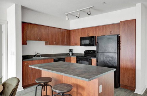 West Bellevue Apartment | Serene Downtown Bellevue 2BR w/W/D & Storage, near Shops, by Blueground