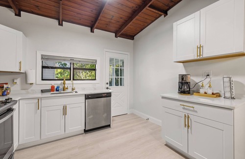 Alva House | Serene & Elegant 2-bedroom house with WiFi/AC in fantastic Alva