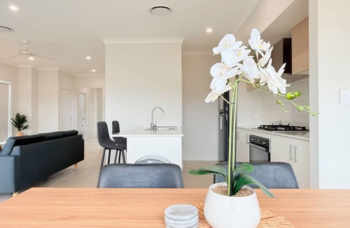 Rochedale House | Serene Escape 4BR & 2.5Bath Retreat in Rochedale