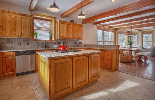 Breckenridge House | Serene Escape 5 miles to Main St; great for large groups or families!