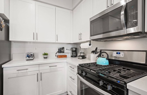 North Tustin House | Serene Escape: Family home for extended stays, all new, EV charger