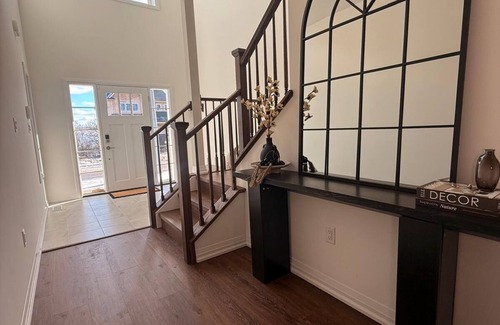 Thorold House | Serene Escape Near Niagara Fallsnby Hunza Royal Stays