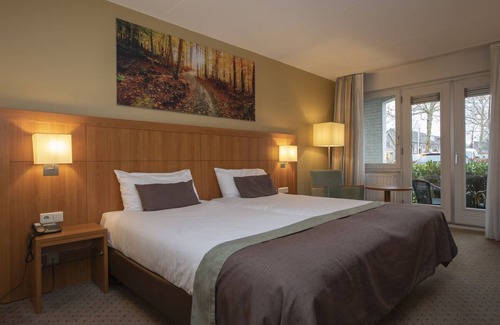 Hoevelaken House | Serene Escape Perfect for Family Adventures Near The Mondriaan House
