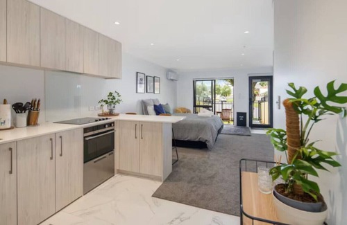 Lower Hutt House | Serene Escape: Studio in Macky Street