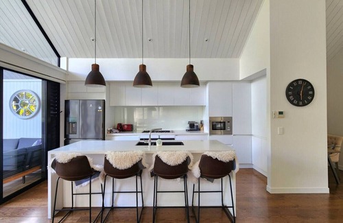 Hobsonville House | Serene Escape with Spa near Hobsonville Waterfront