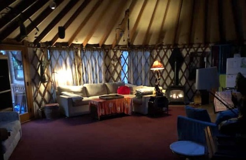 Adelma Beach Cabin | Serene Fall Getaway/Huge Yurt/Off Grid/Wifi/Work,Relax, and Play in the Woods
