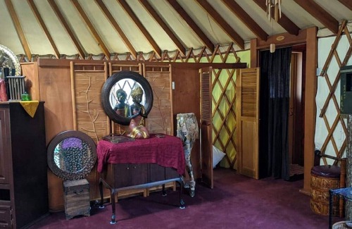 Adelma Beach Cabin | Serene Fall Getaway/Huge Yurt/Off Grid/Wifi/Work,Relax, and Play in the Woods