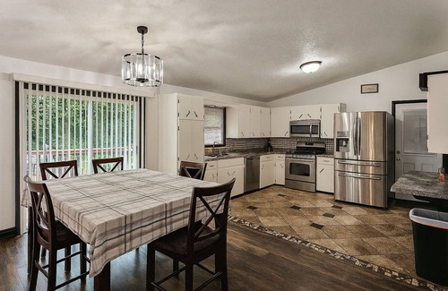 Wyoming House | Serene Family Home: Sleeps 16!