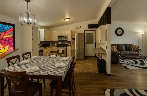 Wyoming House | Serene Family Home: Sleeps 16!