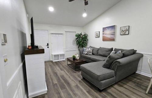 Northside House | Serene Family Retreat Jax w/Pool + Firepit.