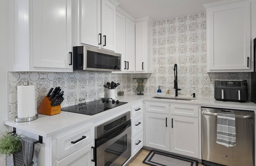 Aubrey Other | Serene farmhouse on 2 acres, perfect for family gatherings or wedding stays.