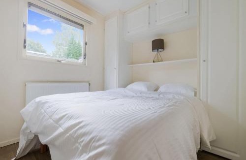 Putte Ski Chalet | Serene Forest Stay with Comfort