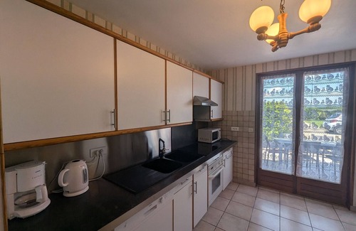 Champigny-sous-Varennes Cottage | Serene Getaway: Spacious Home with Terrace, Near Nature & Historical Sites