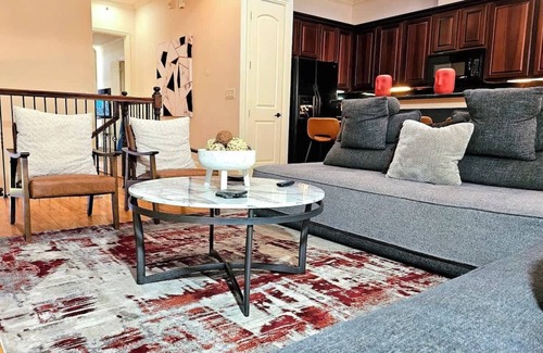 Woodlake - Briar Meadow House | Serene Galleria Escape | King Bed, Private Patio, Prime Location!