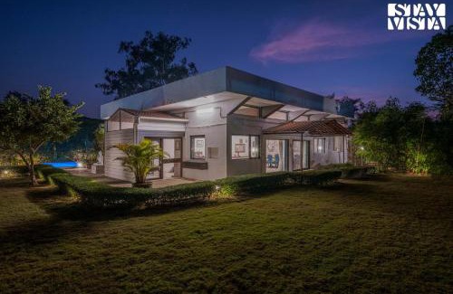 Wadgaon Villa | Serene Garden by VEO - Part of StayVista with Pool and Lawn area