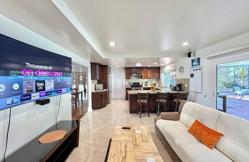 Thousand Oaks House | Serene Garden Retreat Luxury 4BR Elegant Interior