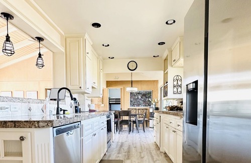 Friant Cottage | Serene get away at Millerton Lake - Instagram worthy views - 3 National Parks