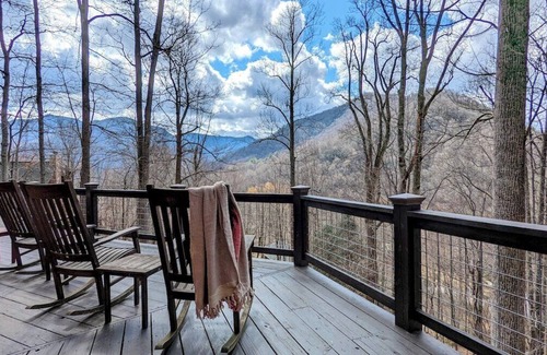 Valley Creek Run Cabin | Serene Green - Fire Pit, Hot Tub, Grill, Deck