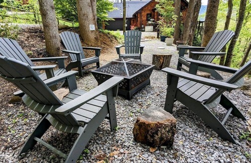 Valley Creek Run Cabin | Serene Green - Fire Pit, Hot Tub, Grill, Deck