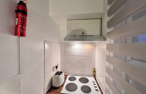 Stroud Green Apartment | Serene Green Theme Studio Home in the Heart of Finsbury Park