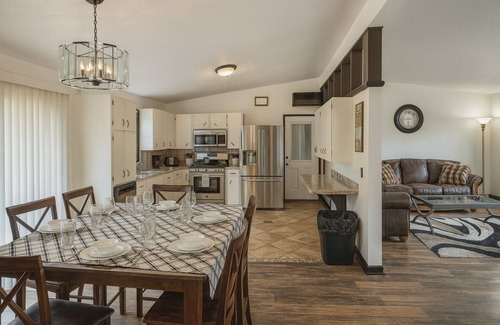 Wyoming House | Serene Haven Retreat: Sleeps 16!