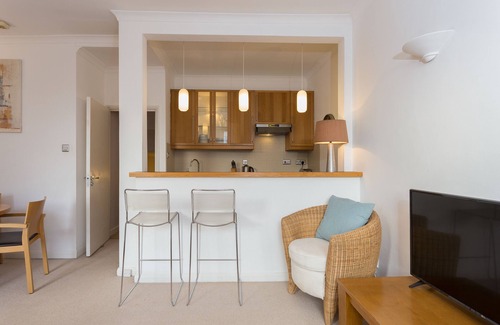 Campden Apartment | Serene Hidden Gem in the Heart of Kensington