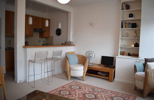 Campden Apartment | Serene Hidden Gem in the Heart of Kensington