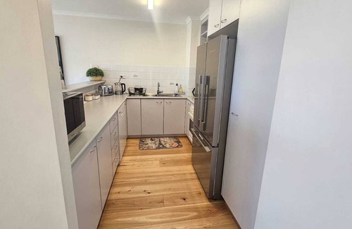 Narrabundah Apartment | Serene hideaway retreat with breathtaking panoramic views.
