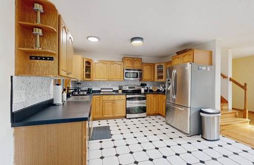 Naples House | Serene Hilltop Home with Breathtaking Mountain Views, Fireplace, and Wifi