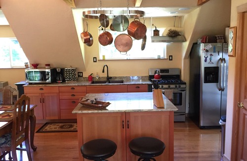 Sedro-Woolley Cottage | Serene Hobby Farm Cottage Get Away, 10 Minutes From Mount Vernon.