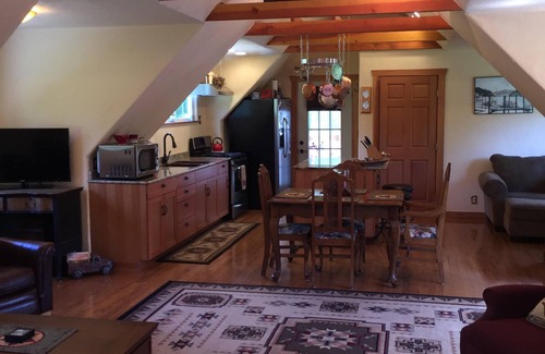 Sedro-Woolley Cottage | Serene Hobby Farm Cottage Get Away, 10 Minutes From Mount Vernon.