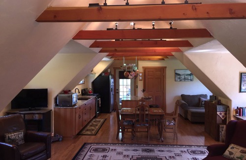Sedro-Woolley Cottage | Serene Hobby Farm Cottage Get Away, 10 Minutes From Mount Vernon.