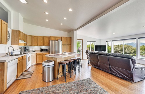 Klamath County House | Serene Home w/On-Site Pond & Decks in Chiloquin!