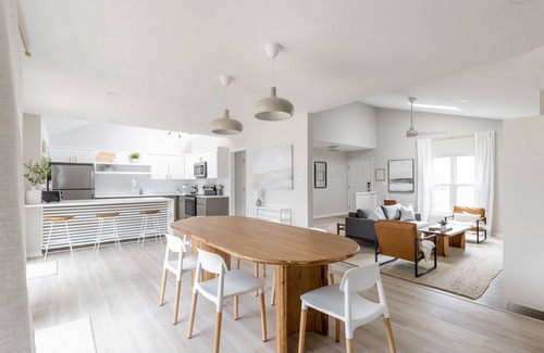 North Chesterfield House | Serene home with all the comforts of a fully designed space- 3 π/2 π House