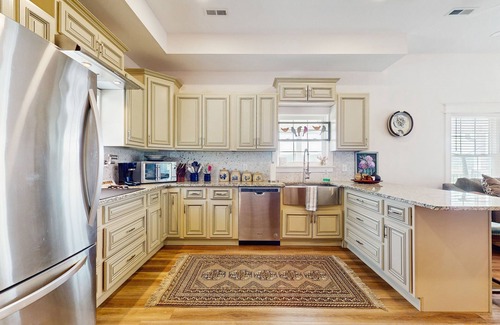 Seymour House | Serene home with amazing views, wifi, and front porch w/swing