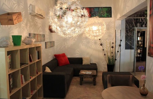 Sanary-sur-Mer Hotel | Serene Hotel Experience with Lush Gardens and Relaxing Sun Deck