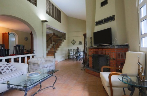 Beykoz Apartment | Serene House Surrounded by Nature in Beykoz