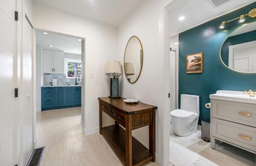Dunbar House | Serene Kerrisdale Retreat, Private Room with Shared Amenities