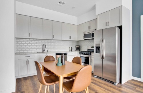 Koreatown Apartment | Serene Koreatown 2BR w/Gym & W/D, walk to Wilshire Blvd, by Blueground