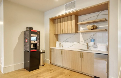 Koreatown Apartment | Serene Koreatown 2BR w/Gym & W/D, walk to Wilshire Blvd, by Blueground