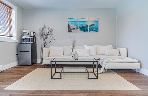 Lakeview Apartment | serene lake guesthouse in city
