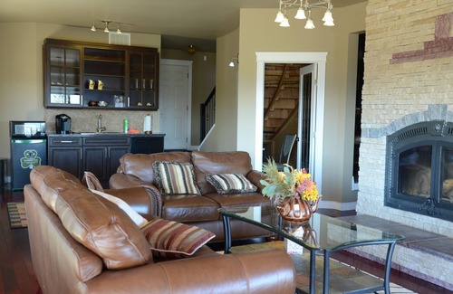 Southwest Mission House | Serene Lake & Mountain View Retreat in Kettle Valley"