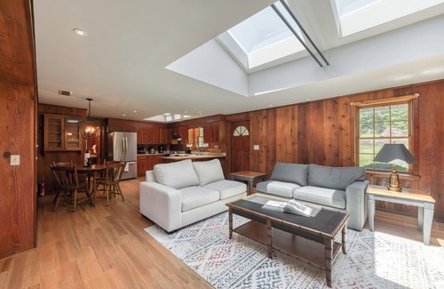 Gainesville House | Serene Lake Oasis ~ King Bed